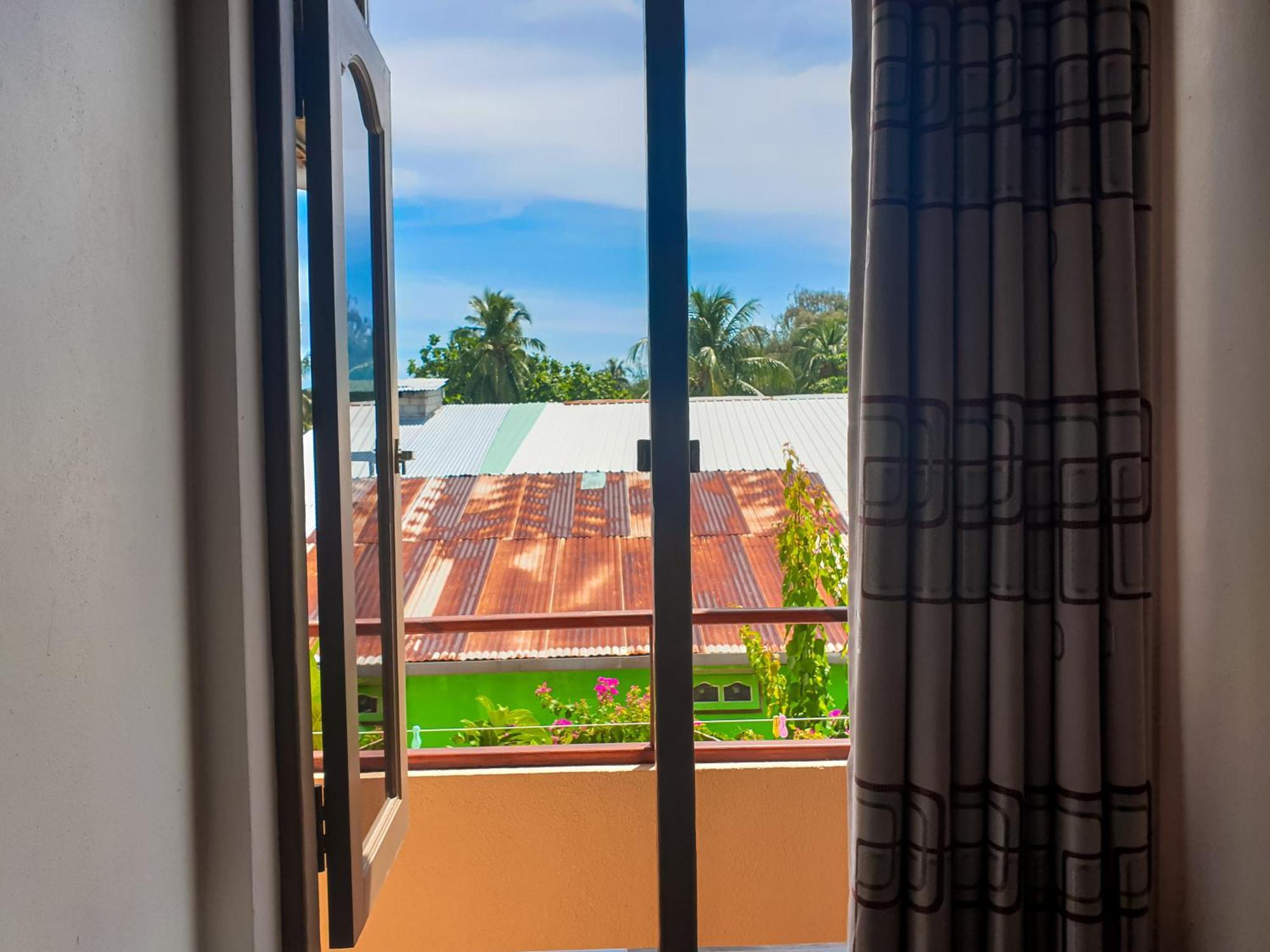 Nemo Inn Omadhoo Exterior foto